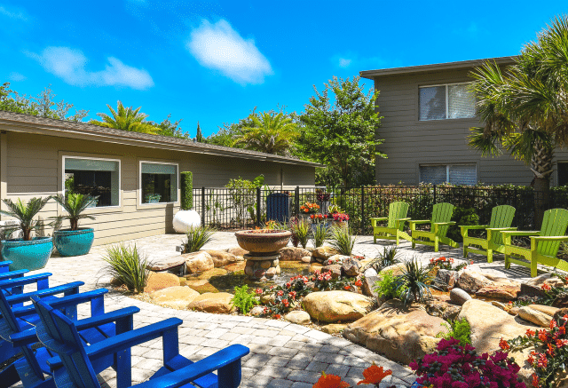 Newport Square Apartments pond img